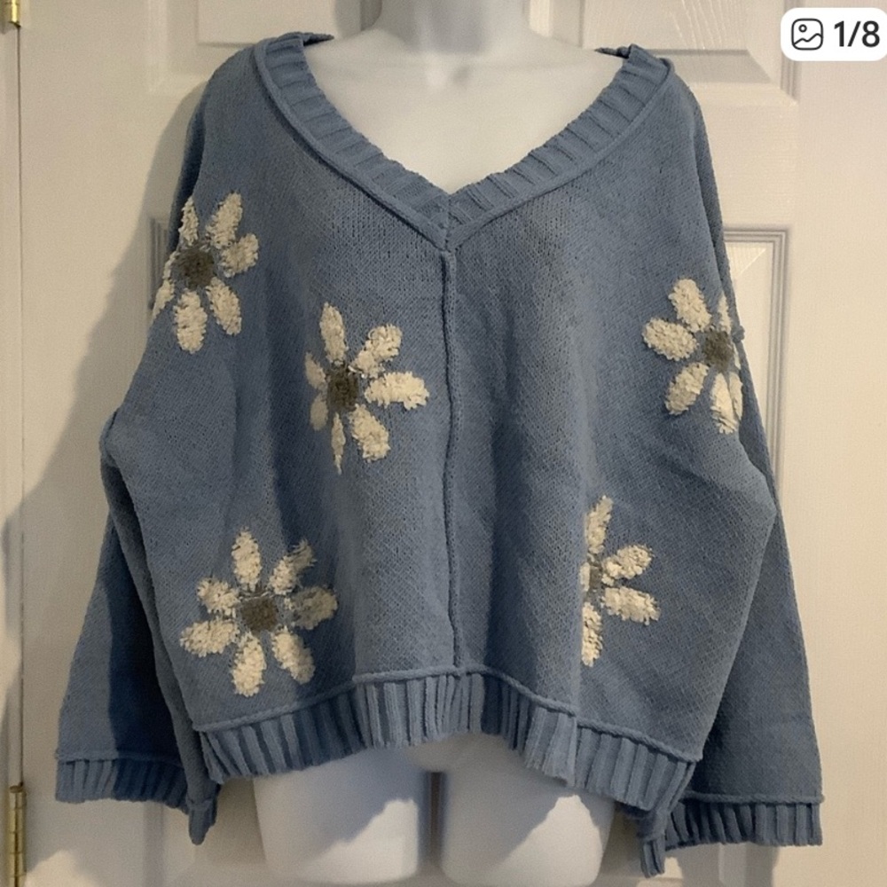 POL Blue Fuzzy White Flowers Oversized Boxy Wide Neck Coastal Spring Sweater L